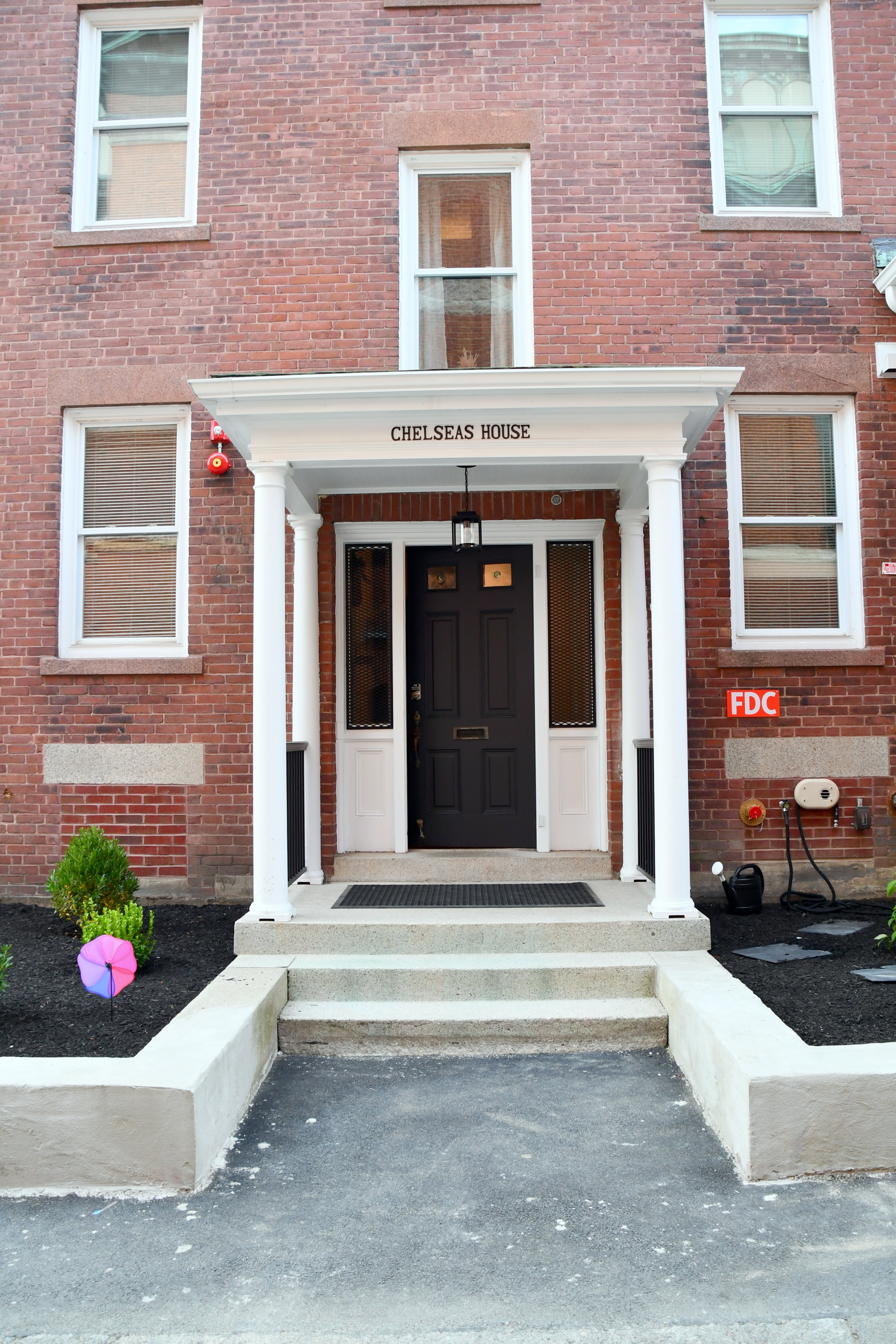 chelseas house 585 boston st lynn f only house  (3)